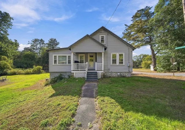 Single family home for sale at 3440 Brown Ave, Manchester, NH 03103 | MLS# 5113581