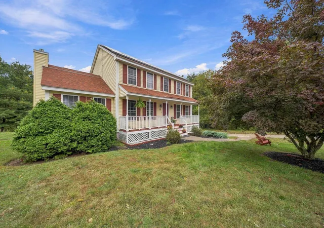 Photo 2 of Single family home for sale at 17 Willow St, Derry, NH 03038 | MLS# 5113643 | Listing updated on 2026-10-17