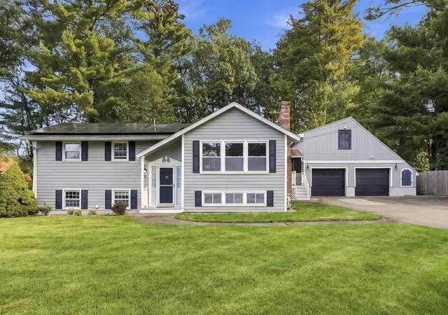 Single family home for sale at 20 Newburgh Rd, Nashua, NH 03062 | MLS# 5113679