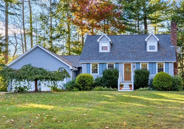 Single family home for sale at 11 Chestnut Hl Rd, Londonderry, NH 03053 | MLS# 5113714