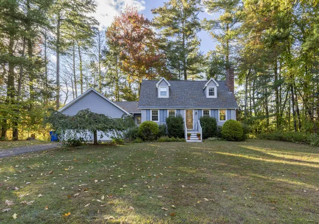 Photo 2 of Single family home for sale at 11 Chestnut Hl Rd, Londonderry, NH 03053 | MLS# 5113714 | Listing updated on 2026-10-15