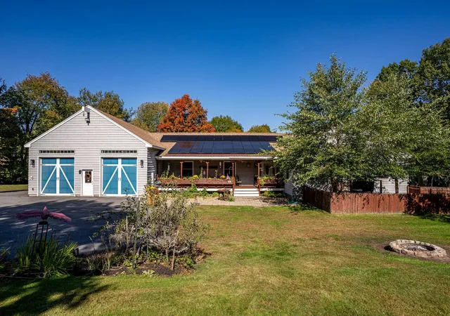 Photo 2 of Single family home for sale at 69b Winnicut Rd, North Hampton, NH 03862 | MLS# 5113759 | Listing updated on 2026-10-14