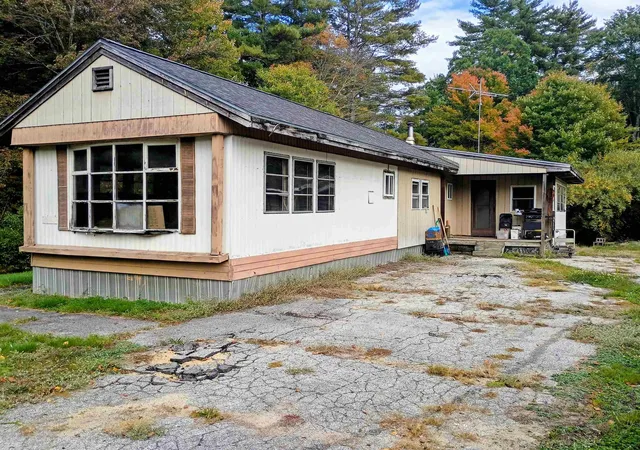 Photo 1 of Single family home for sale at 8 Darren Dr, Raymond, NH 03077 | MLS# 5113768 | Listing updated on 2026-10-09