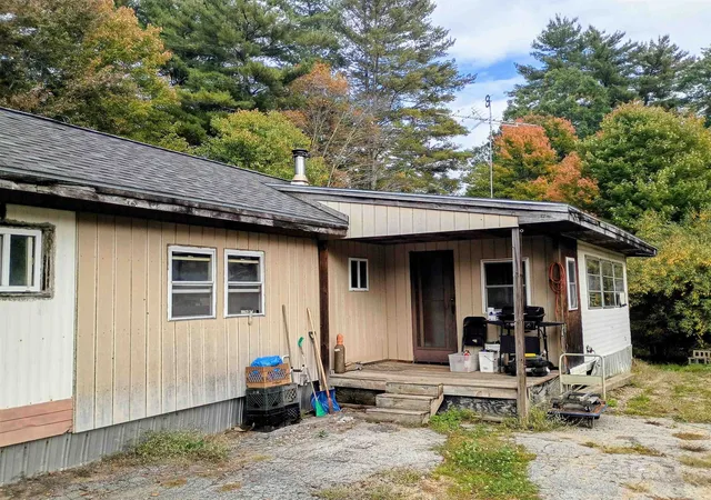 Photo 2 of Single family home for sale at 8 Darren Dr, Raymond, NH 03077 | MLS# 5113768 | Listing updated on 2026-10-09