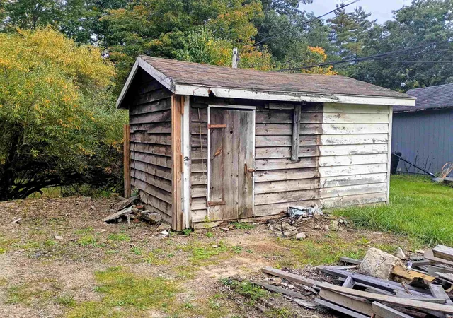 Photo 3 of Single family home for sale at 8 Darren Dr, Raymond, NH 03077 | MLS# 5113768 | Listing updated on 2026-10-09