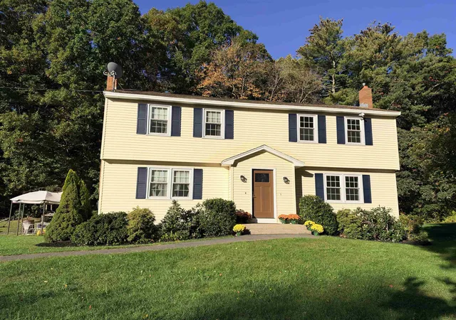 Photo 2 of Condo for sale at 91b Fordway Ext #b, Derry, NH 03038 | MLS# 5113785 | Listing updated on 2026-10-16