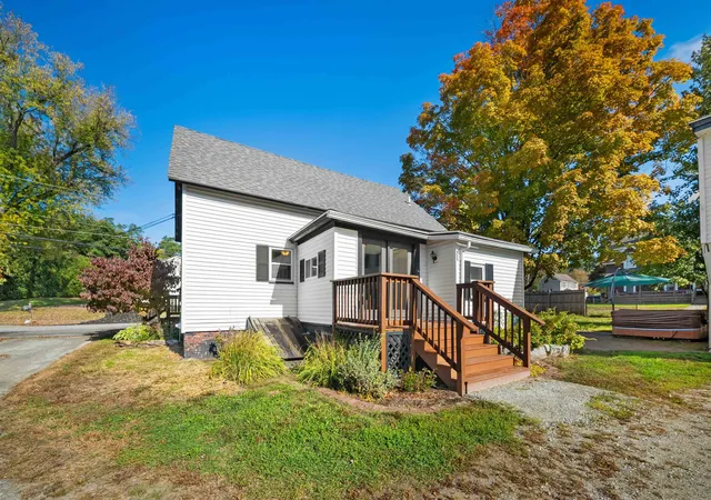 Photo 3 of Single family home for sale at 153 Buck St, Pembroke, NH 03275 | MLS# 5113798 | Listing updated on 2026-10-14