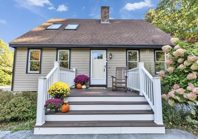 Single family home for sale at 196 Fordway Ext, Derry, NH 03038 | MLS# 5113800