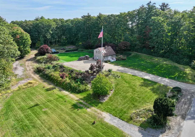 Photo 2 of Single family home for sale at 196 Fordway Ext, Derry, NH 03038 | MLS# 5113800 | Listing updated on 2026-10-10