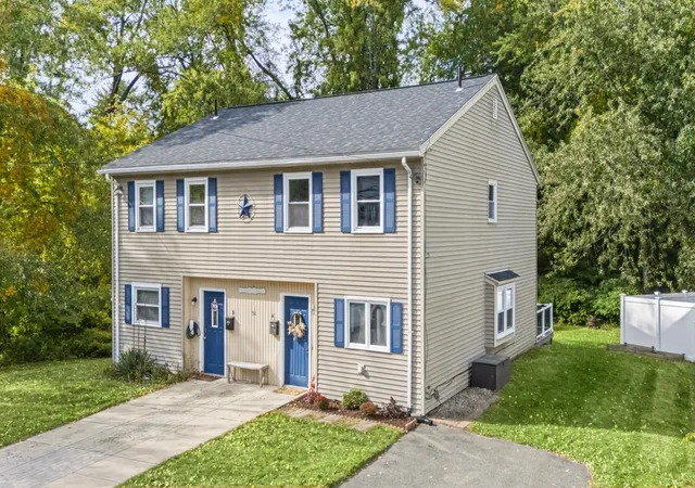 Photo 3 of Condo for sale at 31r South Ave #A, Derry, NH 03038 | MLS# 5113835 | Listing updated on 2026-10-17
