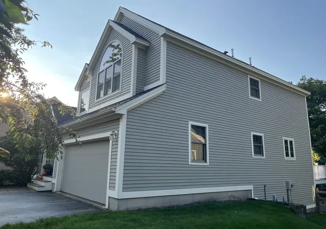 Photo 2 of Single family home for sale at 33 Exeter Farms Rd, Exeter, NH 03833 | MLS# 5113858 | Listing updated on 2026-10-17