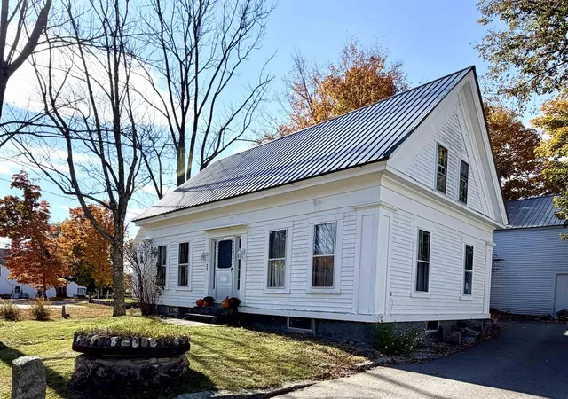 Photo 1 of Single family home for sale at 22 Maple St, Center Sandwich, NH 03227 | MLS# 5113878 | Listing updated on 2026-10-11