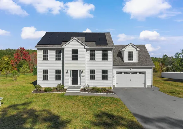 Single family home for sale at 302 Straw Rd, Manchester, NH 03102 | MLS# 5113879