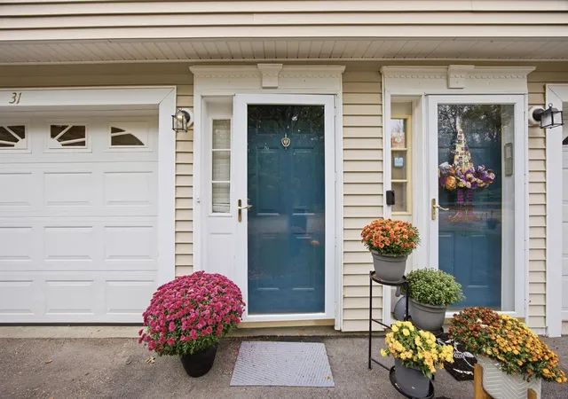 Photo 1 of Sale Pending at 1029 S Mammoth Rd #31, Manchester, NH 03109 | MLS# 5113894 | Listing updated on 2026-10-20