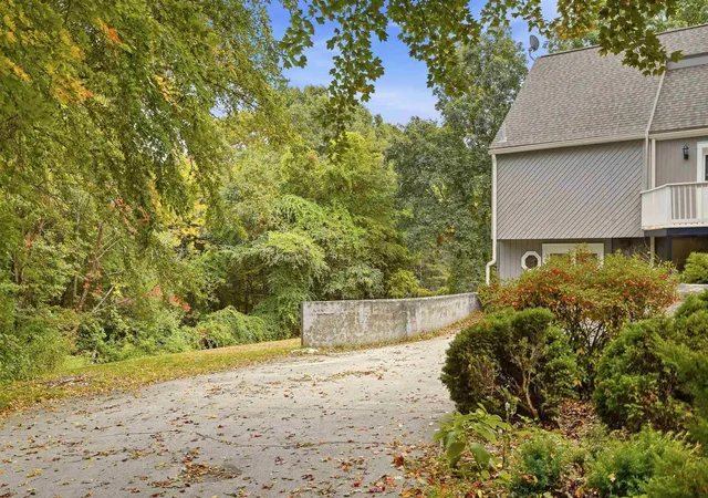 Photo 3 of Single family home for sale at 6 Jewell Ln, Derry, NH 03038 | MLS# 5113896 | Listing updated on 2026-10-12