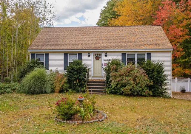 Photo 1 of Single family home for sale at 171 Hunt Rd, East Hampstead, NH 03826 | MLS# 5113906 | Listing updated on 2026-10-19