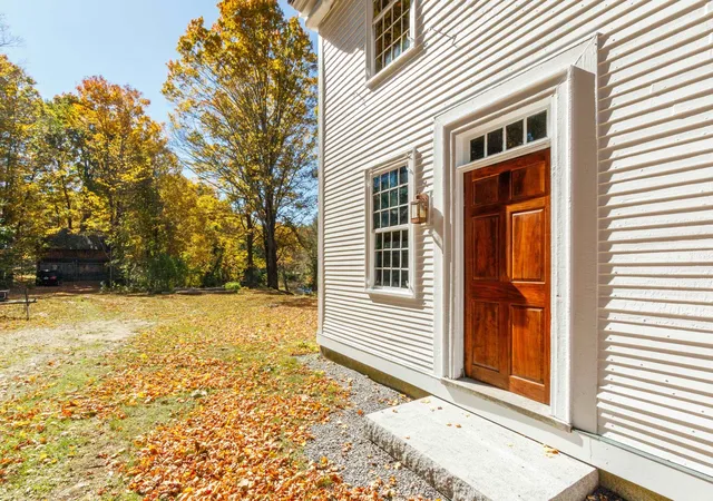 Photo 3 of Single family home for sale at 341 Main St, Contoocook, NH 03229 | MLS# 5113912 | Listing updated on 2026-10-14