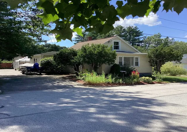 Photo 1 of Single family home for sale at 108 Arizona St, Manchester, NH 03104 | MLS# 5113933 | Listing updated on 2026-10-12