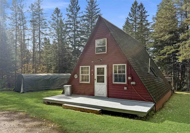 Photo 1 of Single family home for sale at 27 Bascom Hl Rd, Colebrook, NH 03576 | MLS# 5113964 | Listing updated on 2026-10-23