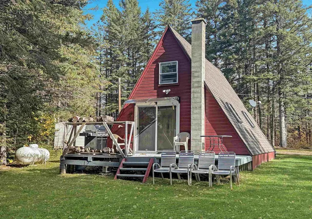 Photo 3 of Single family home for sale at 27 Bascom Hl Rd, Colebrook, NH 03576 | MLS# 5113964 | Listing updated on 2026-10-23