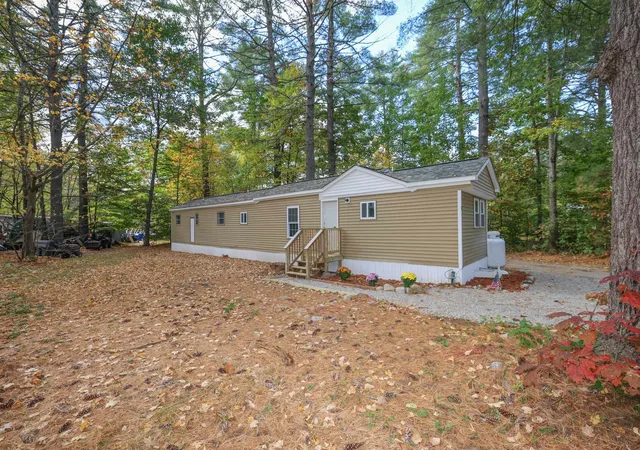 Manufactured home for sale at 8 Hubbard Rd, Deering, NH 03244 | MLS# 5113970
