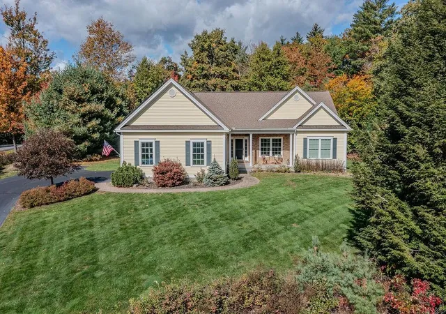 Photo 1 of Single family home for sale at 6 Swan Cir, Concord, NH 03301 | MLS# 5113974 | Listing updated on 2026-10-12