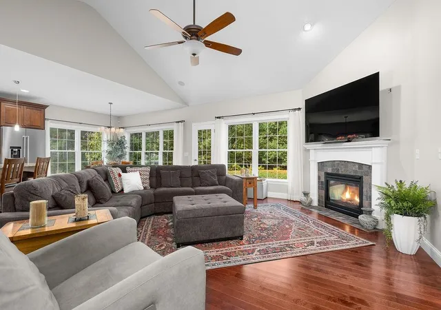 Photo 2 of Single family home for sale at 6 Swan Cir, Concord, NH 03301 | MLS# 5113974 | Listing updated on 2026-10-12