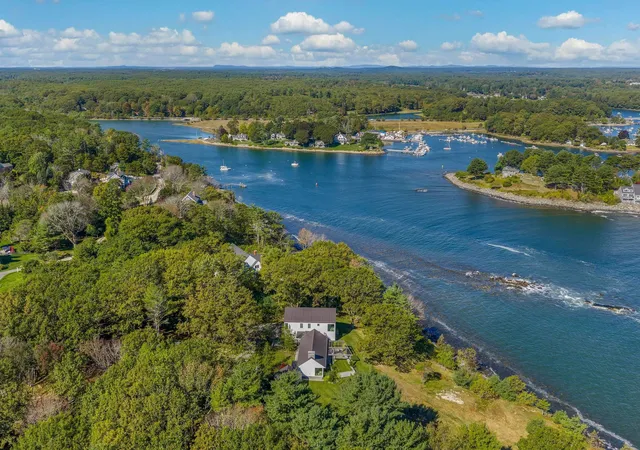 Photo 2 of Single family home for sale at 4 Ice House Point, York, ME 03909 | MLS# 5113975 | Listing updated on 2026-10-13