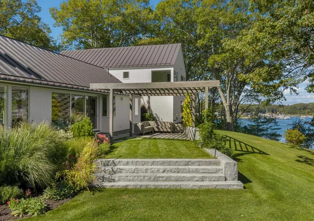 Photo 4 of Single family home for sale at 4 Ice House Point, York, ME 03909 | MLS# 5113975 | Listing updated on 2026-10-13
