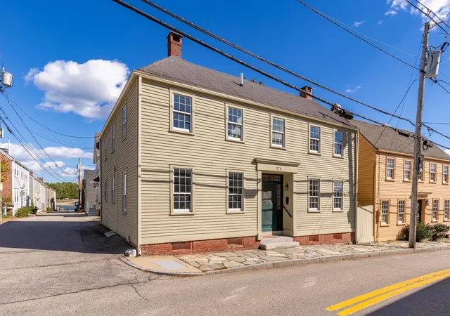 Photo 2 of Single family home for sale at 325 Marcy St, Portsmouth, NH 03801 | MLS# 5113976 | Listing updated on 2026-10-20