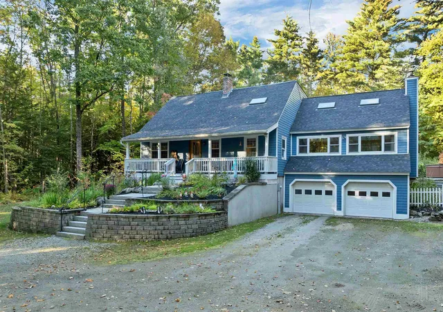 Photo 2 of Single family home for sale at 43 Cemetery St, Concord, NH 03301 | MLS# 5113982 | Listing updated on 2026-10-14
