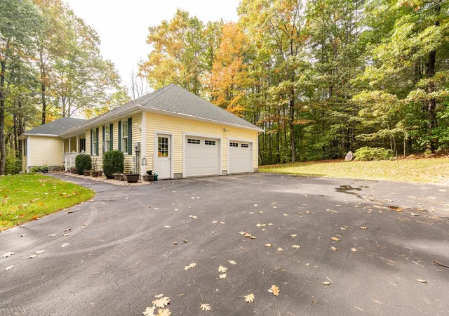 Photo 3 of Sale Pending at 231 Lowell St, Rochester, NH 03867 | MLS# 5113987 | Listing updated on 2026-10-20