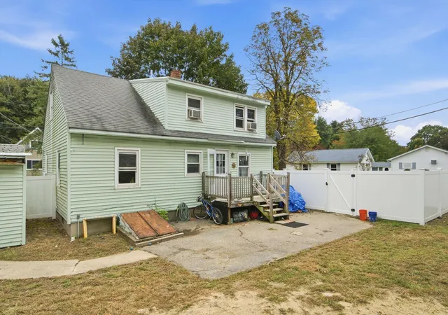Photo 2 of Single family home for sale at 88 Dunbar St, Manchester, NH 03103 | MLS# 5113988 | Listing updated on 2026-10-20