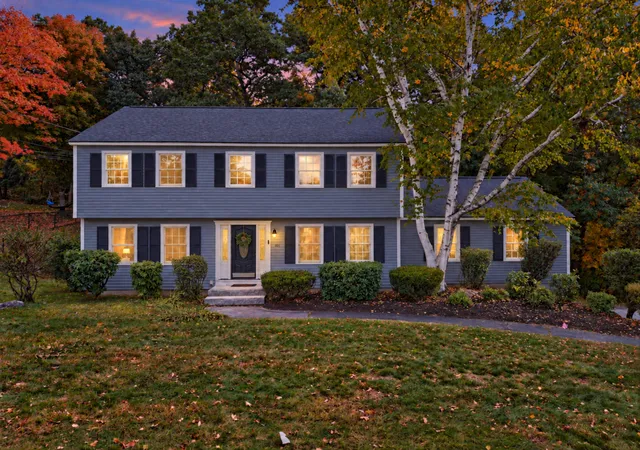 Photo 1 of Single family home for sale at 101 Currier Dr, Manchester, NH 03104 | MLS# 5113989 | Listing updated on 2026-10-28
