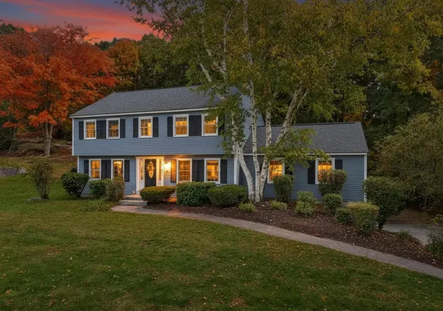 Photo 3 of Single family home for sale at 101 Currier Dr, Manchester, NH 03104 | MLS# 5113989 | Listing updated on 2026-10-28
