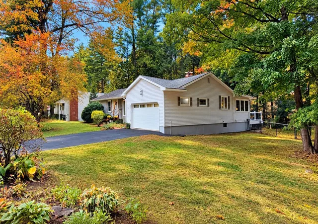 Photo 3 of Single family home for sale at 5 Glendale Rd, North Hampton, NH 03862 | MLS# 5114010 | Listing updated on 2026-10-17