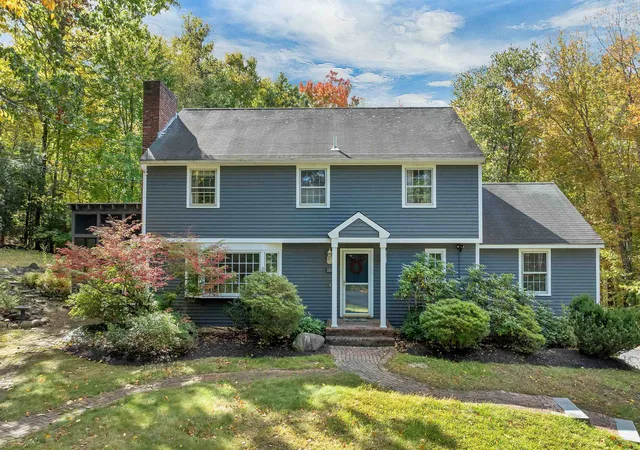Photo 1 of Single family home for sale at 1 Grater Rd, Amherst, NH 03031 | MLS# 5114014 | Listing updated on 2026-10-17