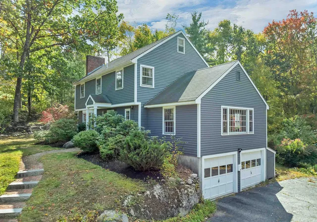 Photo 3 of Single family home for sale at 1 Grater Rd, Amherst, NH 03031 | MLS# 5114014 | Listing updated on 2026-10-17