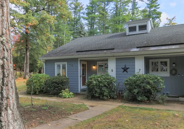 Photo 1 of Townhouse for sale at 5 Piscataqua Rd, Concord, NH 03301 | MLS# 5114045 | Listing updated on 2026-10-13
