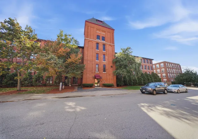 Photo 1 of Sale Pending at 471 Silver St #204, Manchester, NH 03103 | MLS# 5114053 | Listing updated on 2026-10-28