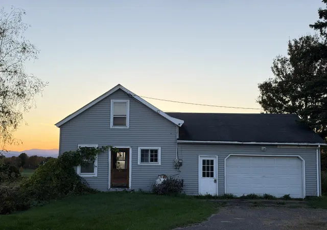 Photo 4 of Single family home for sale at 1225 Dorset St, South Burlington, VT 05403 | MLS# 5114055 | Listing updated on 2026-10-13
