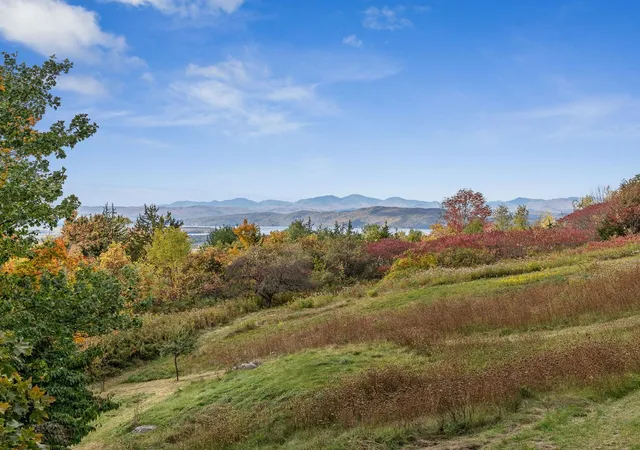 Photo 3 of Single family home for sale at 517 White Birch Ln, Charlotte, VT 05445 | MLS# 5114113 | Listing updated on 2026-10-16