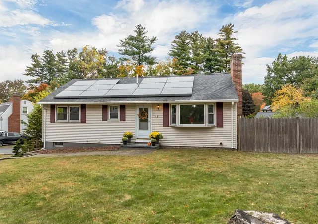 Photo 3 of Single family home for sale at 18 E Derry Rd, Derry, NH 03038 | MLS# 5114150 | Listing updated on 2026-10-15