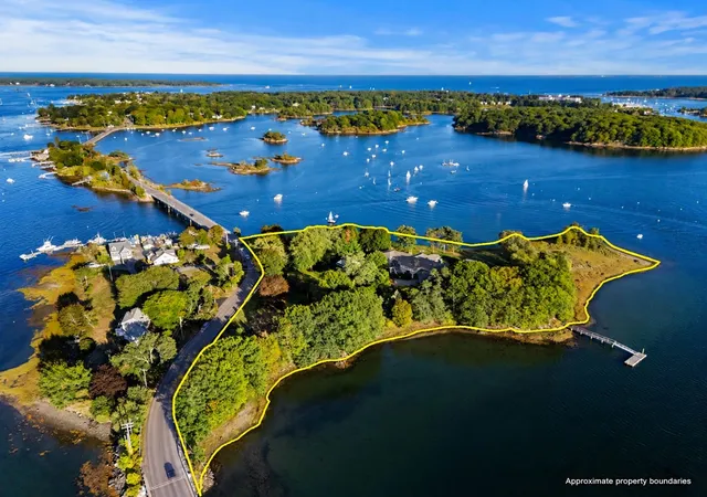 Photo 3 of Single family home for sale at 518 New Castle Ave, Portsmouth, NH 03801 | MLS# 5114173 | Listing updated on 2026-10-15