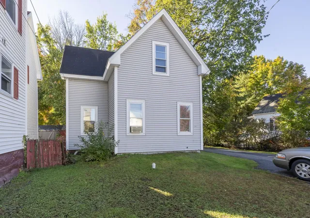 Photo 1 of Single family home for sale at 500 Granite St, Manchester, NH 03102 | MLS# 5114177 | Listing updated on 2026-10-24