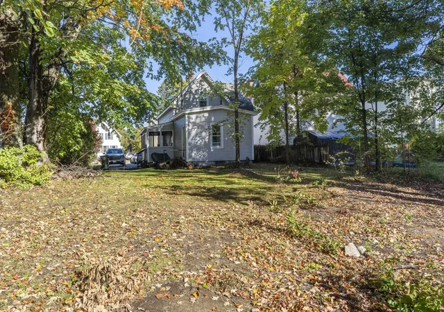 Photo 4 of Single family home for sale at 500 Granite St, Manchester, NH 03102 | MLS# 5114177 | Listing updated on 2026-10-24