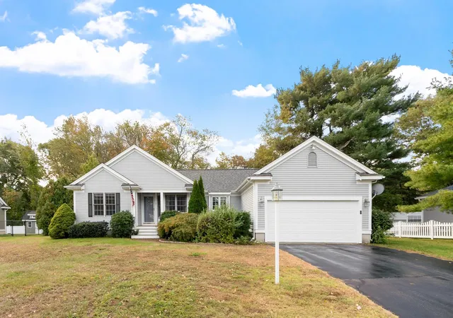 Photo 1 of Single family home for sale at 6 Marshview Cir, Seabrook, NH 03874 | MLS# 5114205 | Listing updated on 2026-10-15