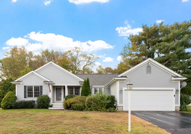 Photo 2 of Single family home for sale at 6 Marshview Cir, Seabrook, NH 03874 | MLS# 5114205 | Listing updated on 2026-10-15