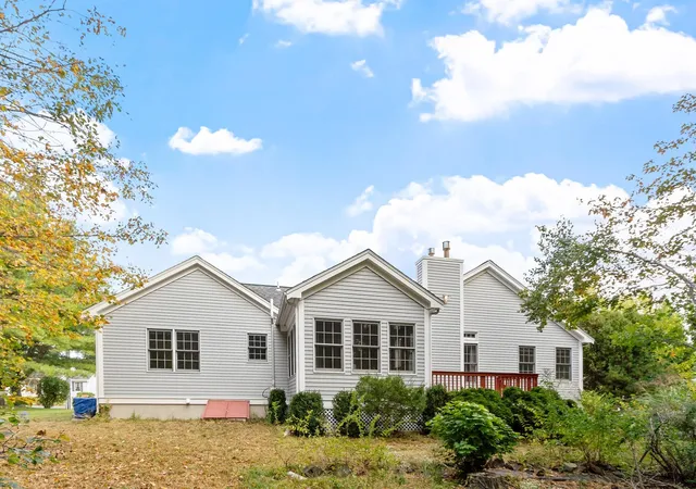 Photo 3 of Single family home for sale at 6 Marshview Cir, Seabrook, NH 03874 | MLS# 5114205 | Listing updated on 2026-10-15