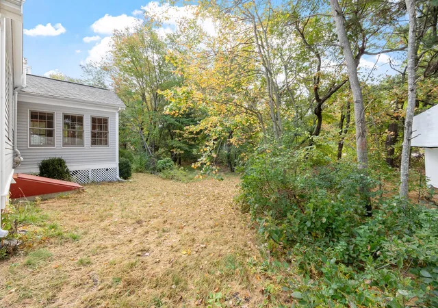 Photo 4 of Single family home for sale at 6 Marshview Cir, Seabrook, NH 03874 | MLS# 5114205 | Listing updated on 2026-10-15